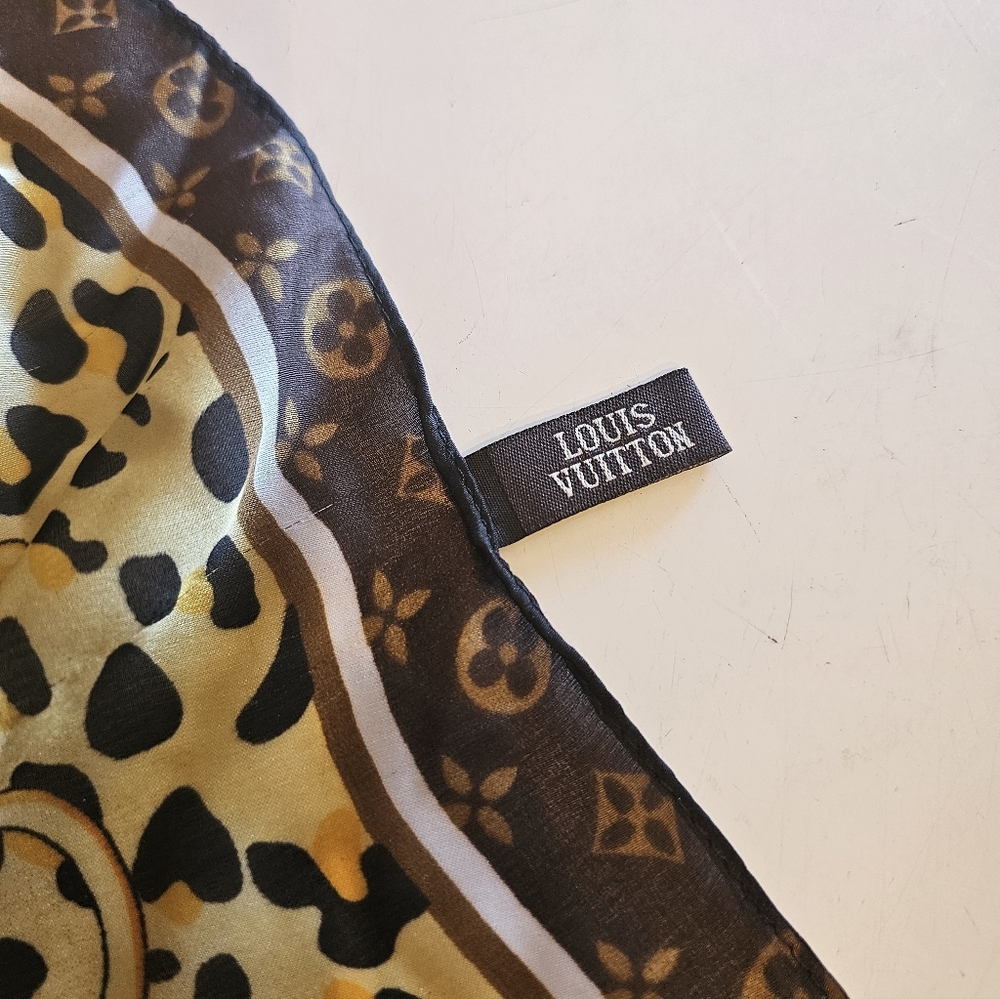 Louis Vuitton Leopard Print Scarf - Yellow and Brown 90x90cm - Picture 4 of 4